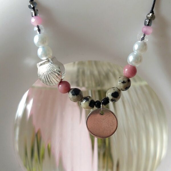 grafika bransoletki, kamienie naturalne, afirmacja, koraliki szklane, perły, muszla, handmade