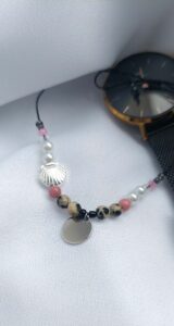 grafika bransoletki, kamienie naturalne, afirmacja, koraliki szklane, perły, muszla, handmade