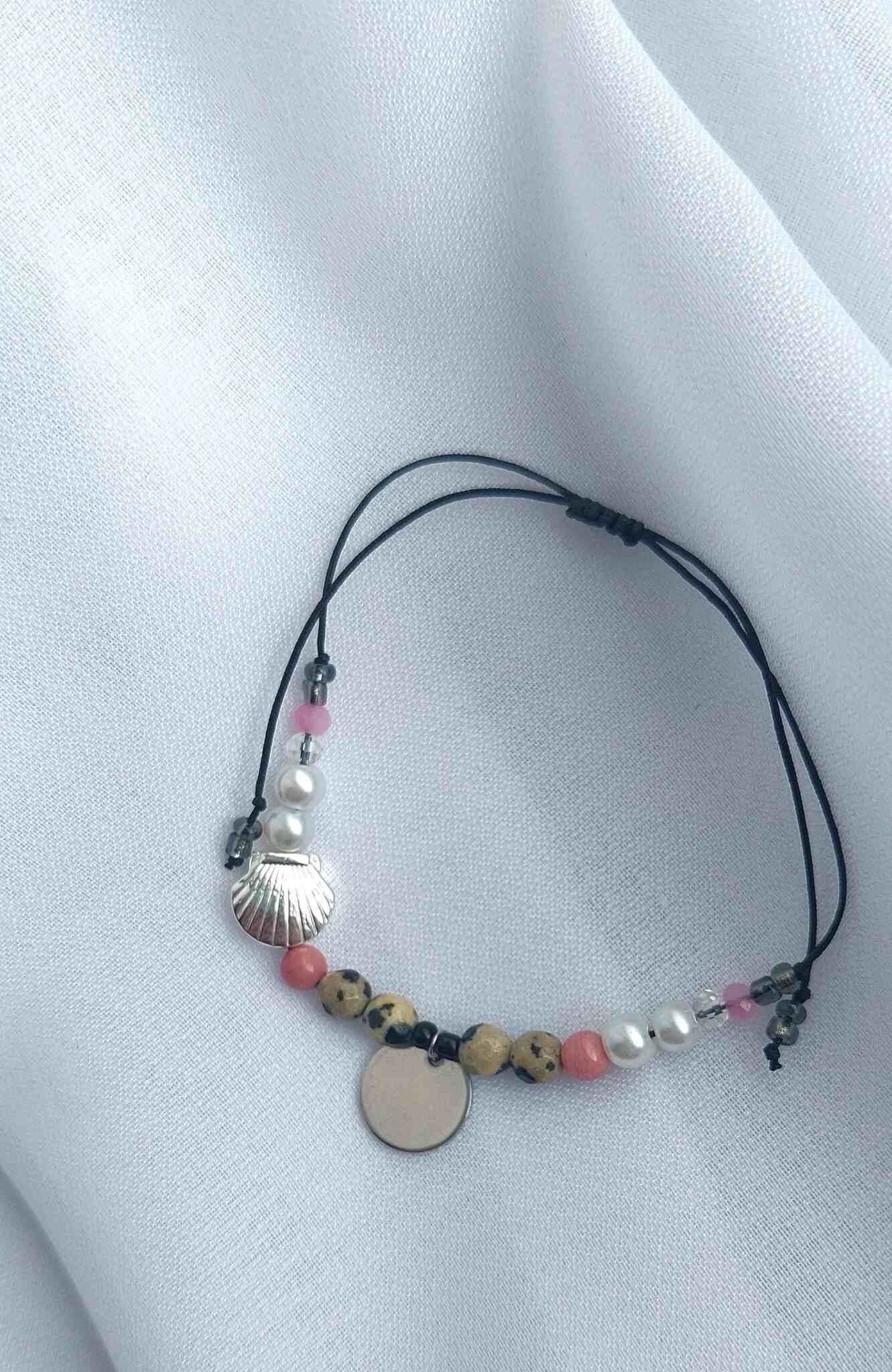 grafika bransoletki, kamienie naturalne, afirmacja, koraliki szklane, perły, muszla, handmade