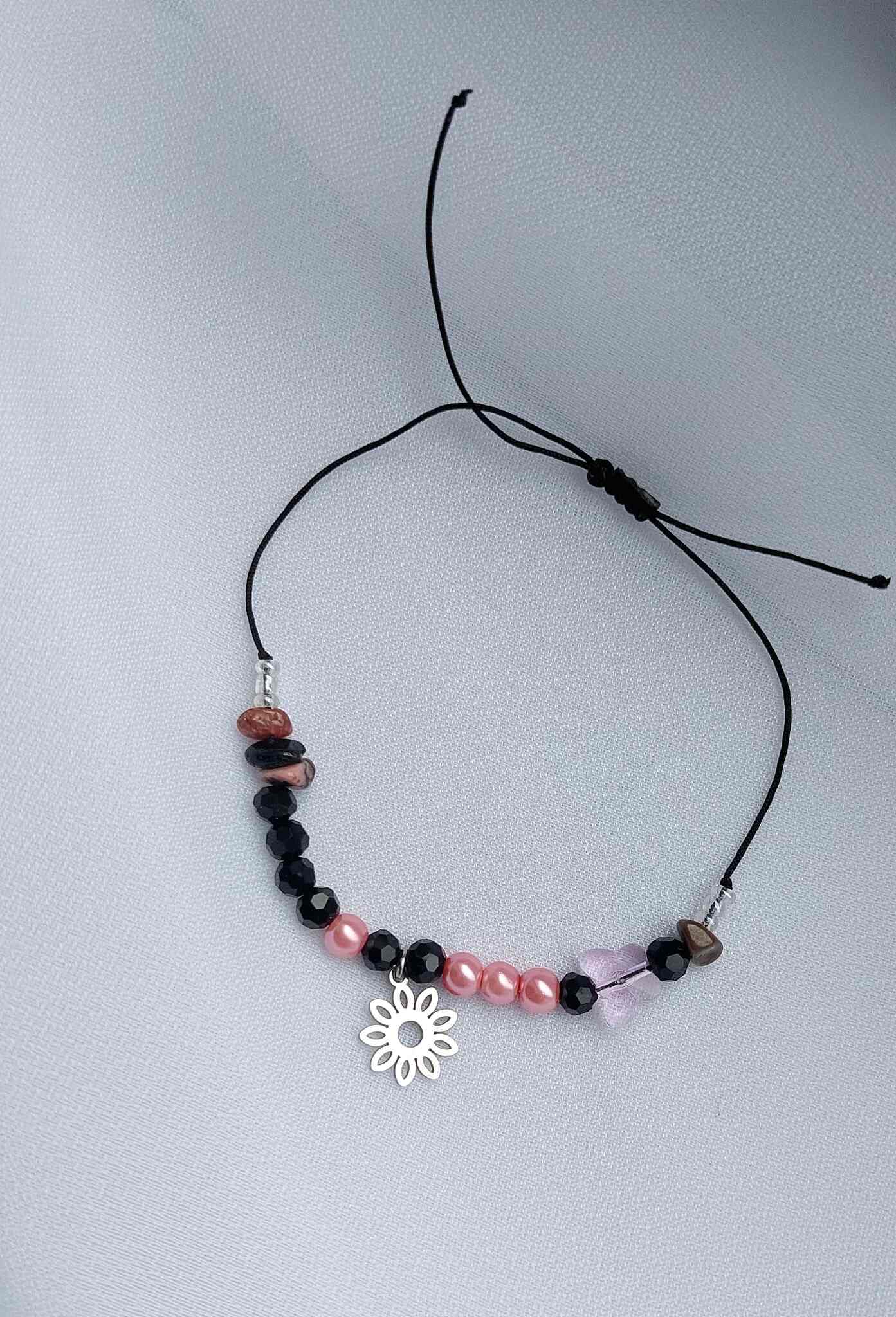 grafika bransoletki wiosennej, kwiatek, motyl, kamienie naturalne, afirmacja