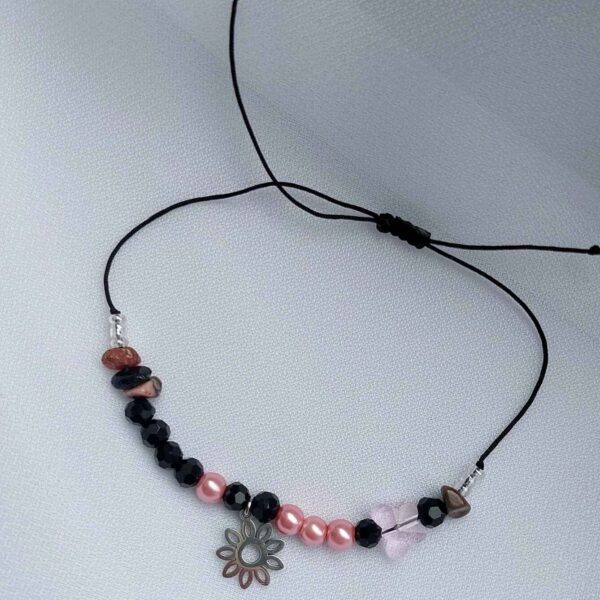 grafika bransoletki wiosennej, kwiatek, motyl, kamienie naturalne, afirmacja