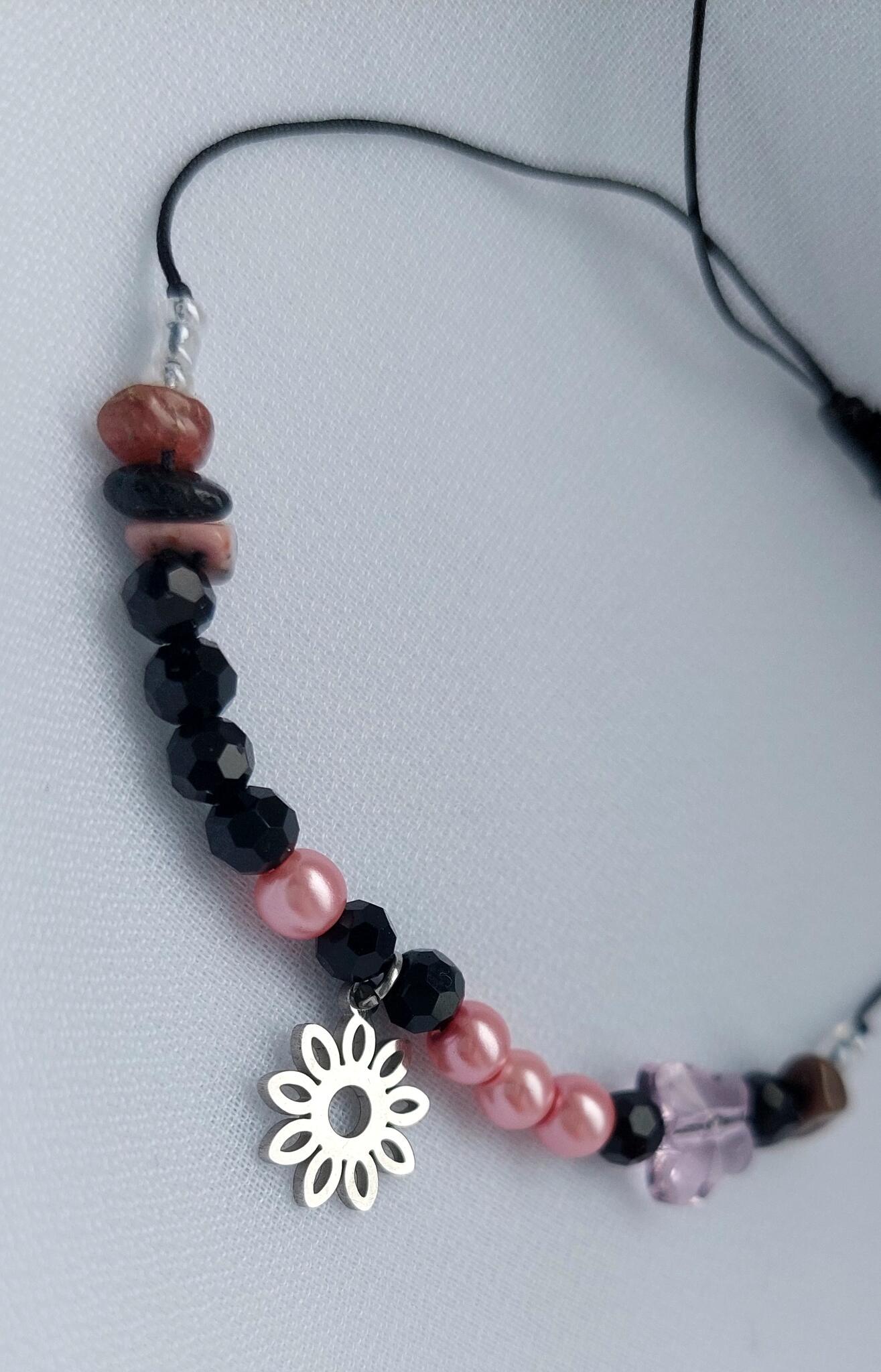 grafika bransoletki wiosennej, kwiatek, motyl, kamienie naturalne, afirmacja