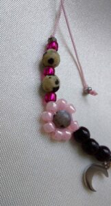 grafika bransoletki, kamienie naturalne, kwiaty, księzyc, afirmacja