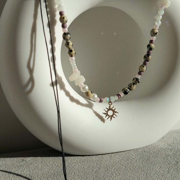 grafika naszyjnik, afirmacja, kamienie naturalne