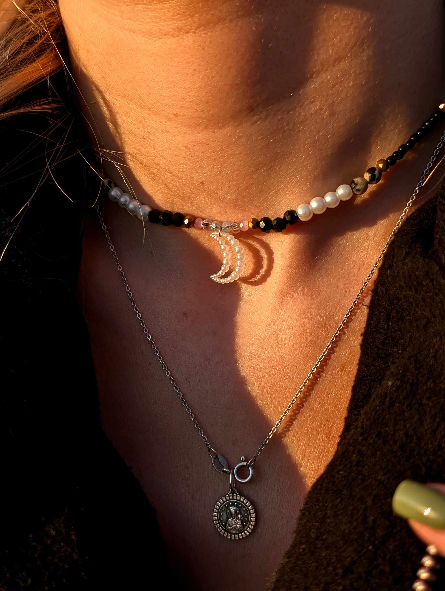 Grafika naszyjnik, z kamieni naturalnych i koralików szklanych, z zawieszką księżyca, handmade, afirmacja