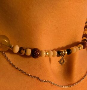 grafika naszyjnik, afirmacja, kamienie naturalne