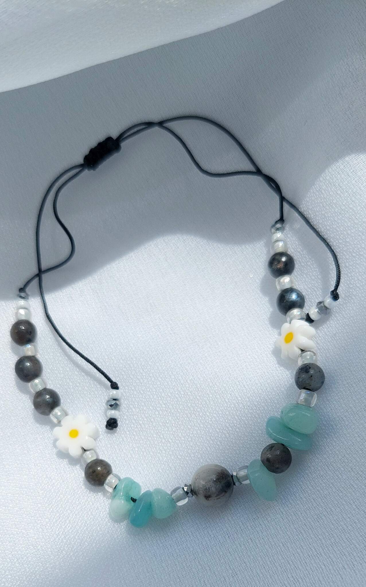 grafika bransoletki, handmade, kwiaty, kamienie naturalne